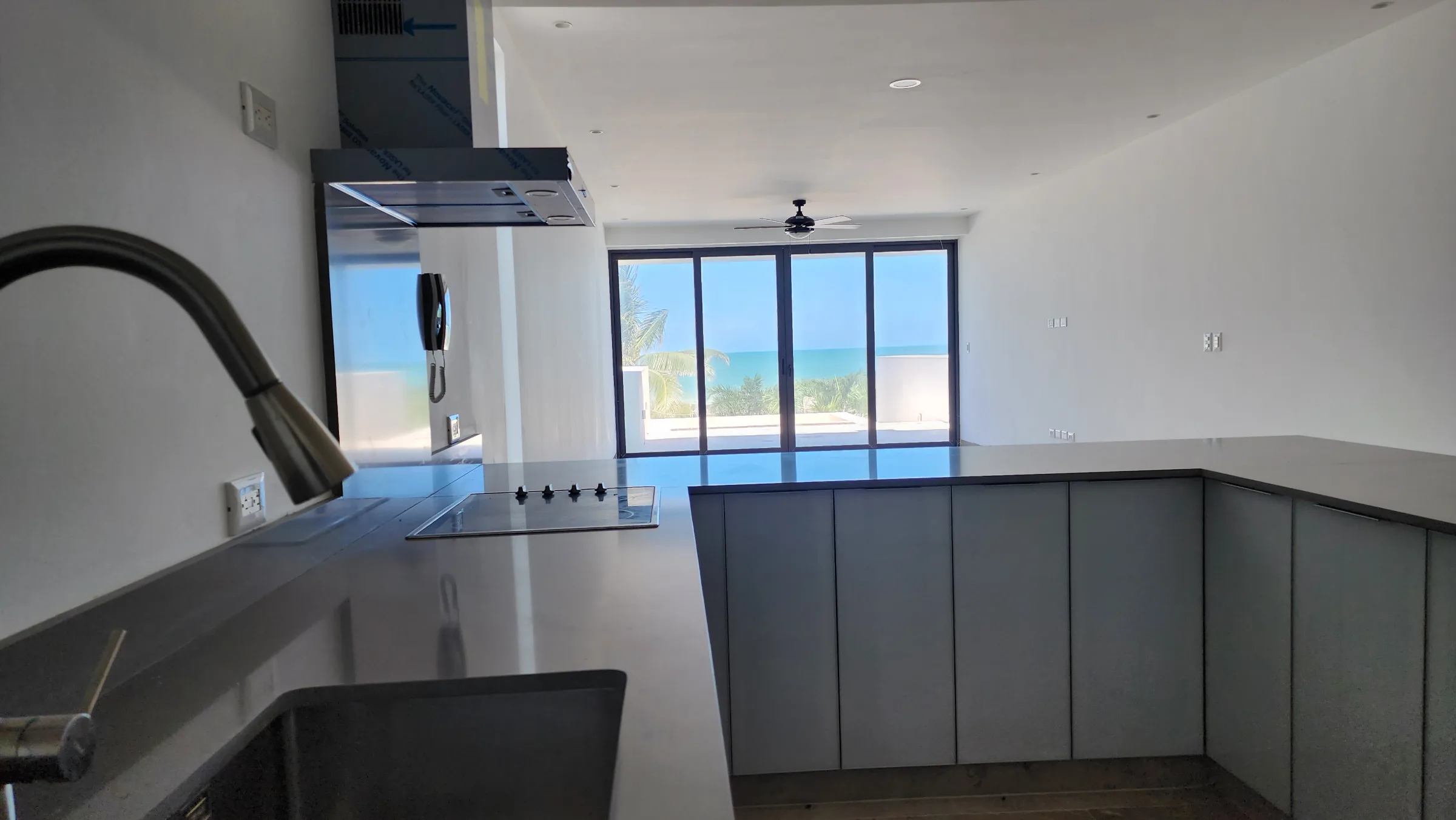 Departamento con alberca privada con vista frente al mar - 19