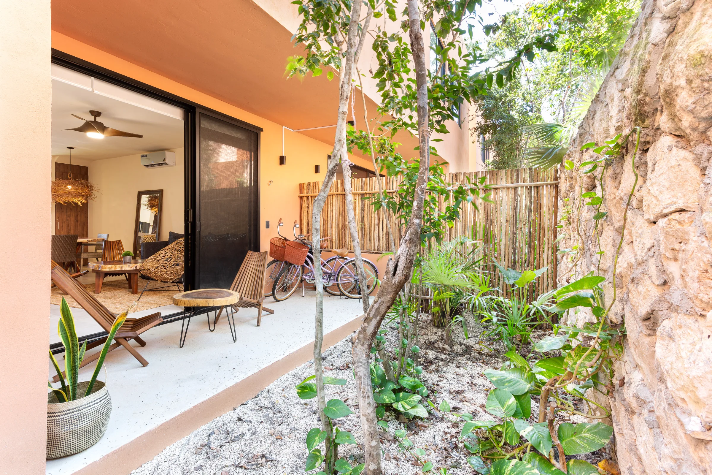 Two bedrooms on the ground floor with private garden - 7